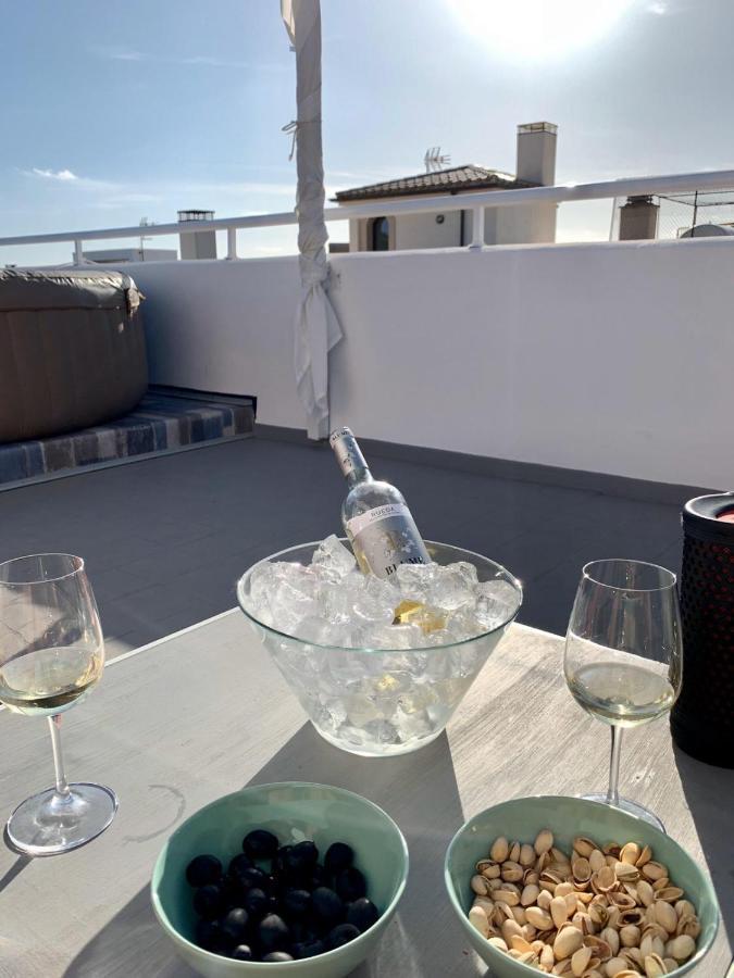Sonne & Meerblick Aus 40 Grad Heissem Whirlpool Geniessen - Zentral Am Hafen Und Dennoch Ruhig Кала Ратьяда Экстерьер фото